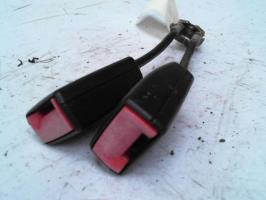 Attache ceinture arriere gauche