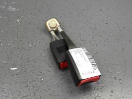 Attache ceinture arriere centrale