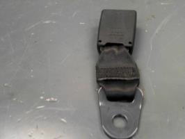 Attache ceinture arriere centrale