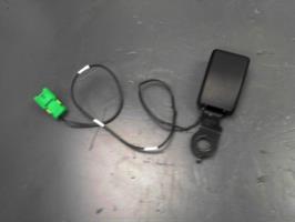 Attache ceinture avant gauche