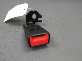Attache ceinture arriere centrale
