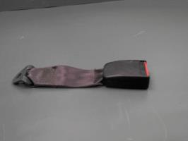 Attache ceinture arriere centrale
