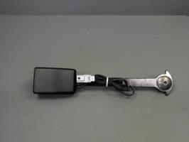 Attache ceinture avant droit