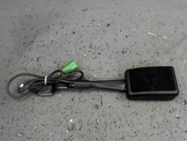 Attache ceinture avant gauche