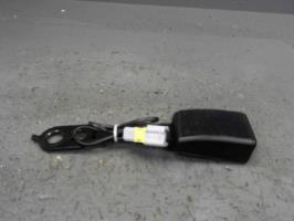 Attache ceinture avant droit