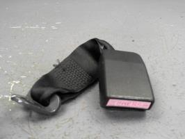 Attache ceinture arriere droit