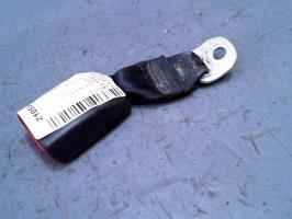 Attache ceinture arriere droit