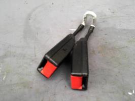 Attache ceinture arriere droit