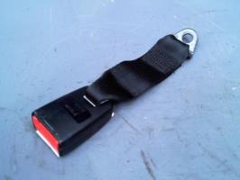 Attache ceinture arriere droit