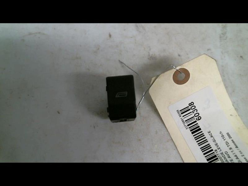 Interrupteur de leve vitre avant droit AUDI A4 1 8D Diesel - 1