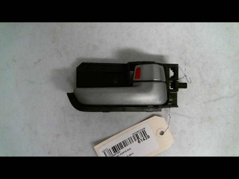 Poignee interieur avant droit SUZUKI SWIFT 3 Essence - 1