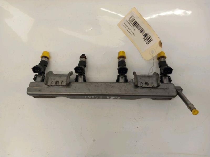 Rampe injection NISSAN NOTE 1 Essence - 1