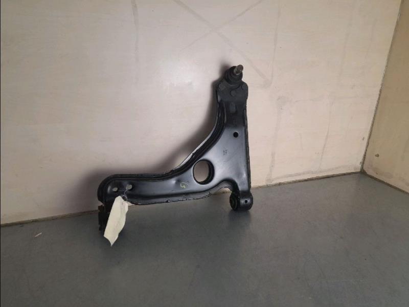 Triangle avant gauche OPEL ZAFIRA II Diesel - 1
