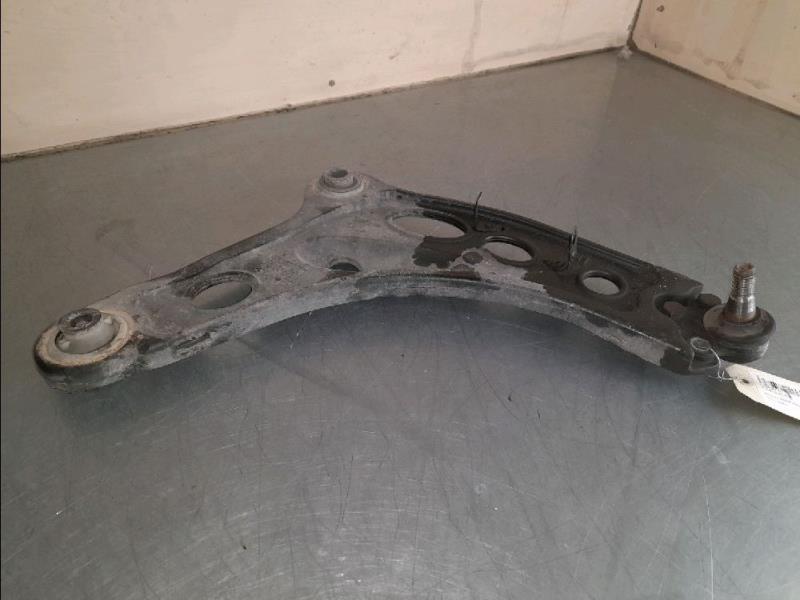 Triangle avant droit RENAULT TRAFIC II Diesel - 1