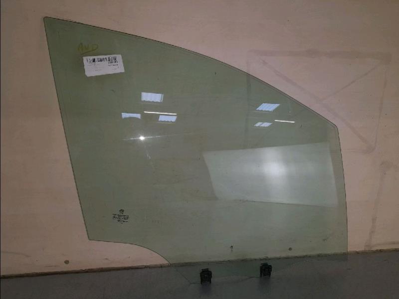 Vitre avant droit PEUGEOT 2008 Diesel - 1