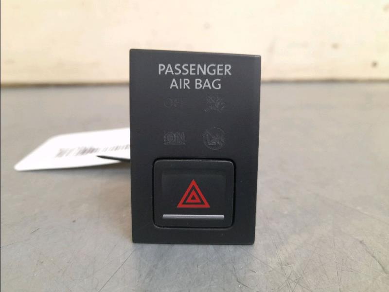 Bouton de warning VOLKSWAGEN GOLF VII Essence - 1
