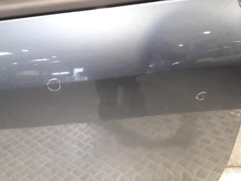Porte laterale gauche