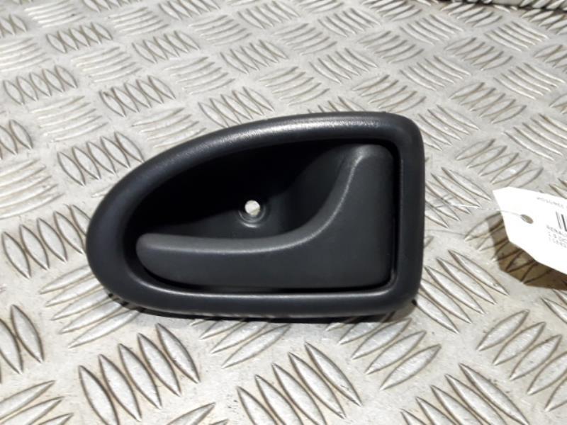 Poignee interieur avant droit