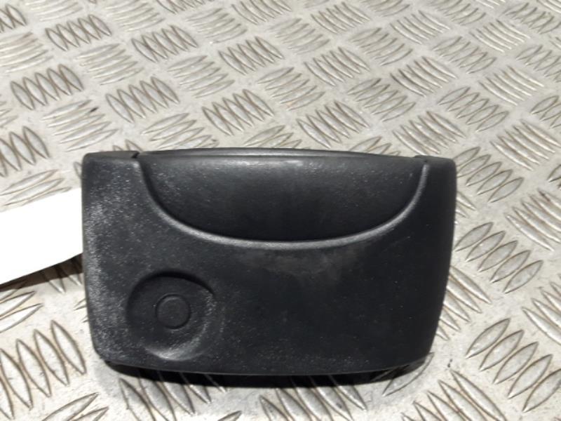 Poignee porte laterale droit