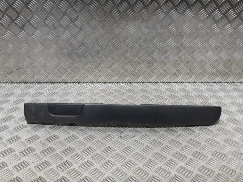 Poignee porte avant gauche