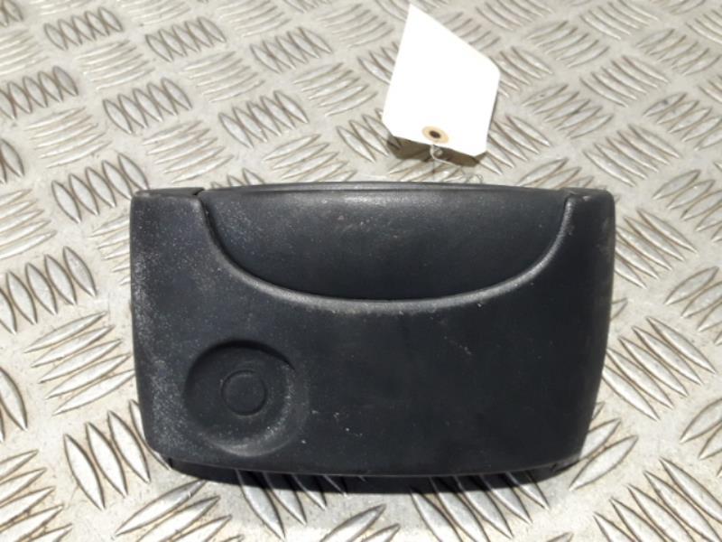 Poignee porte laterale droit