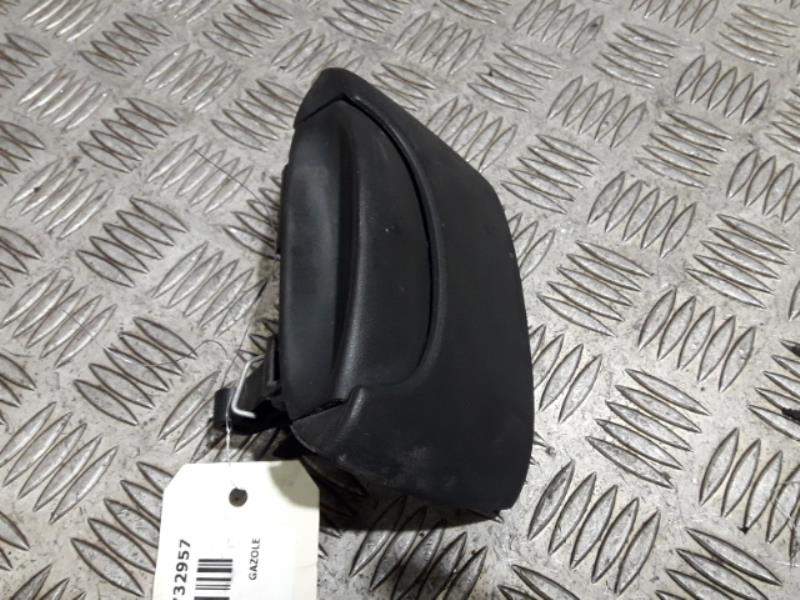 Poignee porte avant gauche
