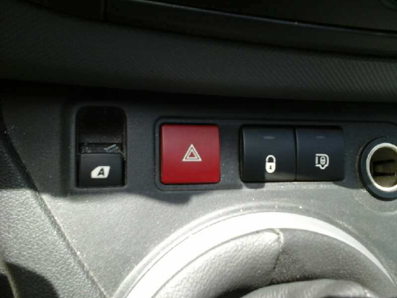 Bouton de warning CITROËN BERLINGO STATION WAGON Seduction Essence - 1