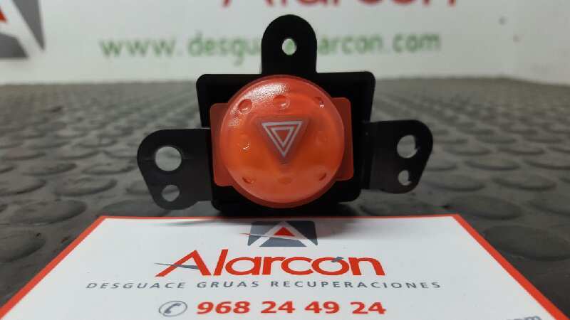 Bouton de warning NISSAN ALMERA TINO (V10M) Acenta Diesel - 1
