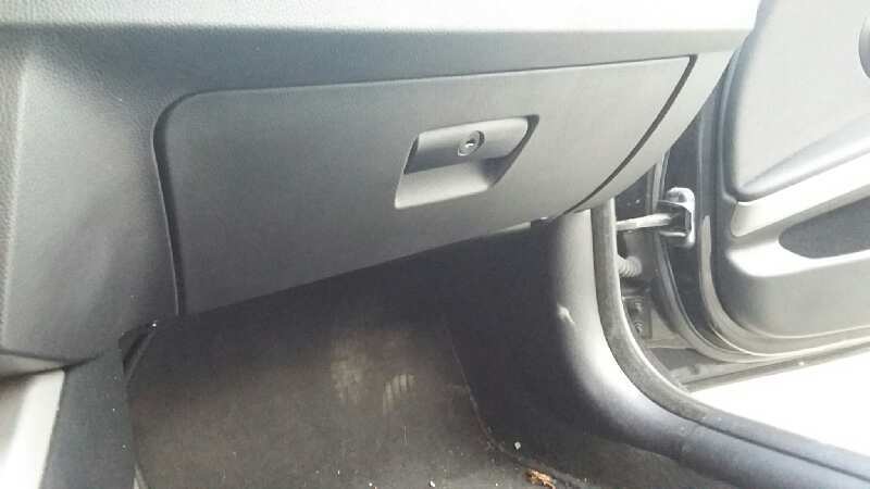Boite a gants BMW SERIE 3 BERLINA (E90) 320d Diesel - 1