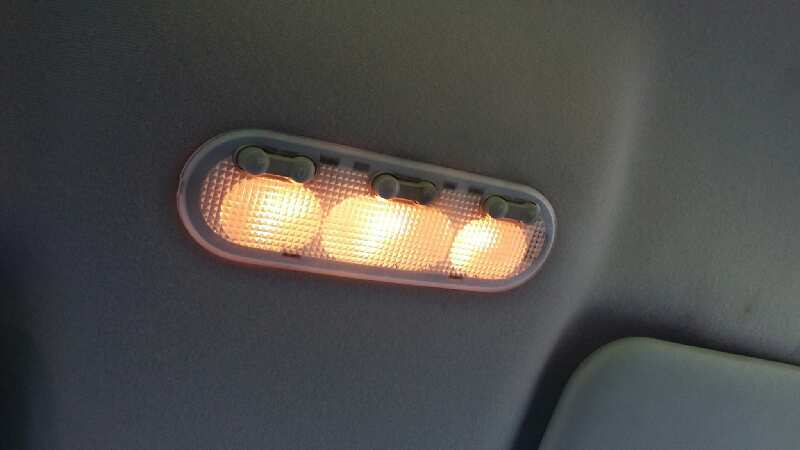 Eclairage de plafonnier RENAULT SCENIC II Grand Emotion Diesel - 1