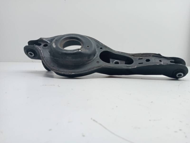 Triangolo inferiore posteriore destro VOLVO V40 Kinetic Diésel - 1