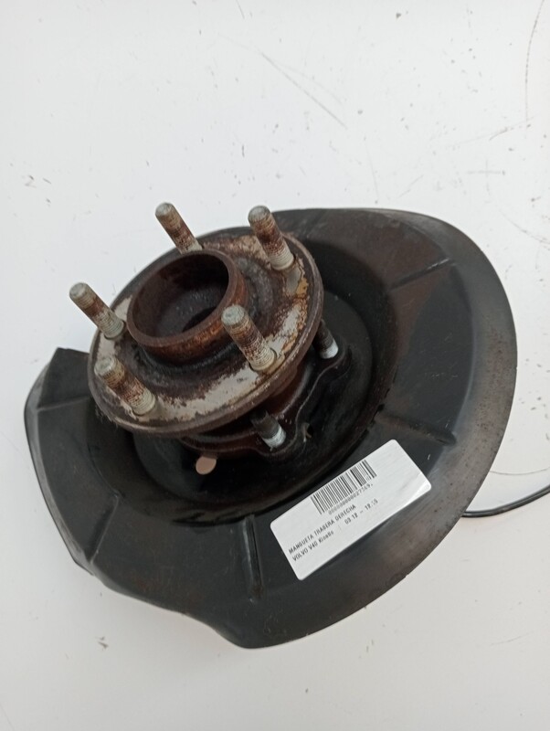 Fusee arriere droit VOLVO V40 Kinetic Diesel - 1
