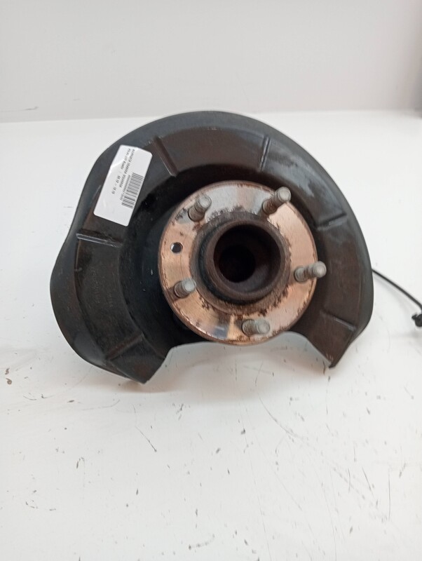 Fusee arriere gauche VOLVO V40 Kinetic Diesel - 1