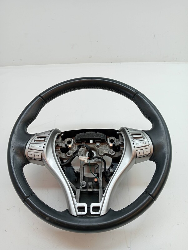 Volante NISSAN PULSAR (C13) Acenta Diésel - 1
