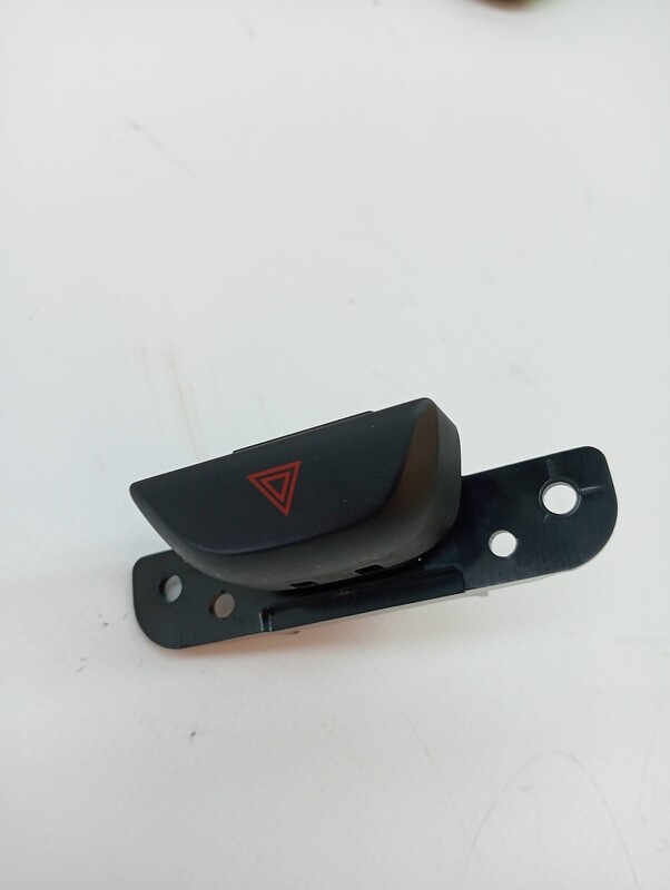 Bouton de warning NISSAN PULSAR (C13) Acenta Diesel - 1