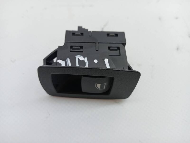 Interruttore lavacristalli posteriore destro BMW SERIE 1 LIM. (F20/F21) 118d Diésel - 1