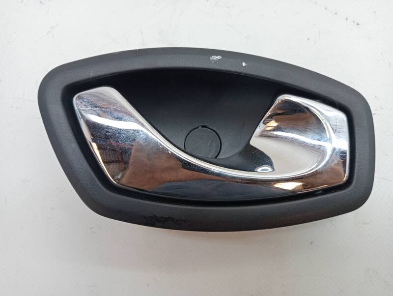 Poignee interieur avant droit RENAULT CAPTUR 1.5 dCi Diesel FAP Energy Diesel - 1