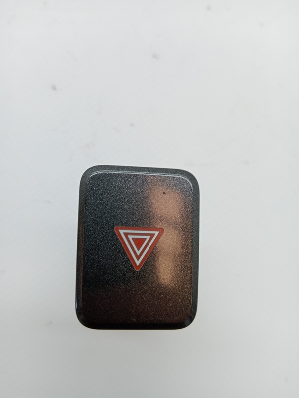 Bouton de warning TOYOTA AURIS TOURING SPORTS (E18) Active Essence - 1