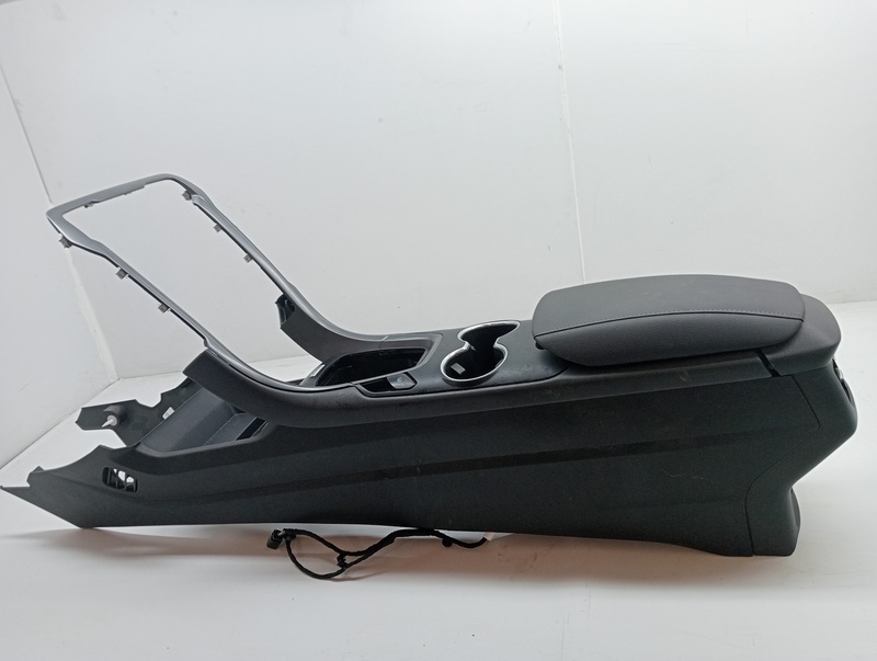 Console central (interieur plastique) FORD MONDEO TURN. Essence - 1