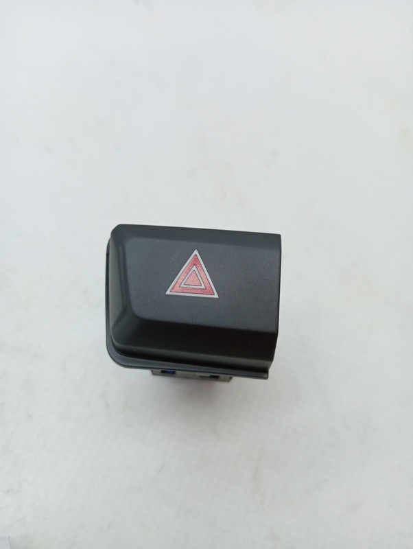 Bouton de warning PEUGEOT 208 Access Diesel - 1