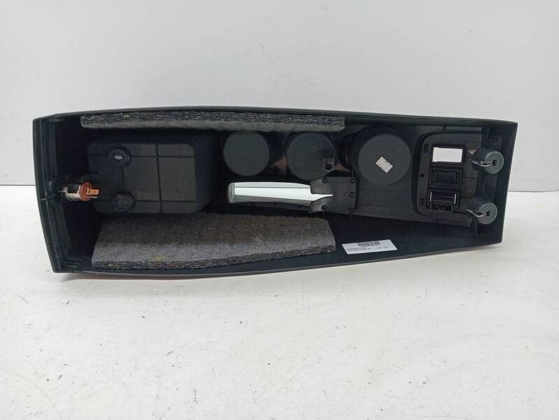 Console central (interieur plastique) TOYOTA COROLLA VERSO (R1) Essence - 1