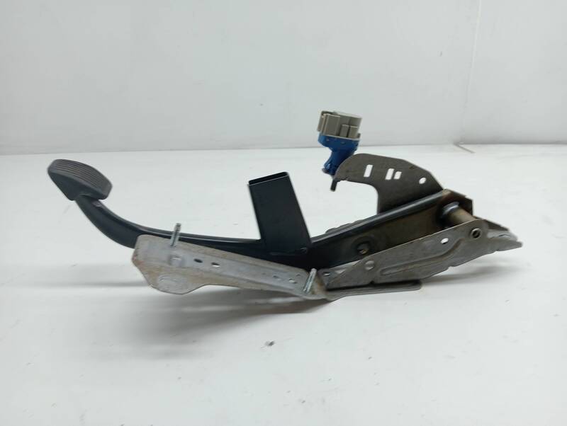 Pedale de frein FORD FOCUS TURN. (CB8) Essence - 1