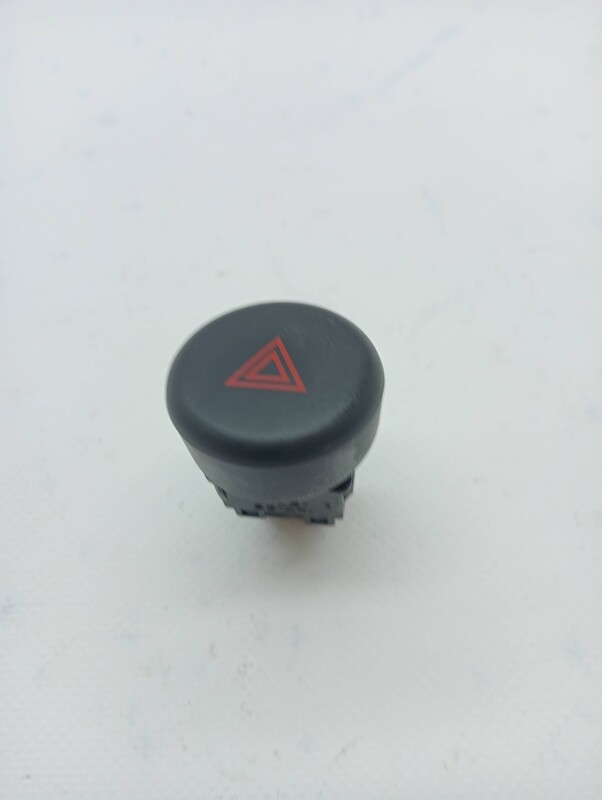 Bouton de warning NISSAN JUKE (F15) Essence - 1