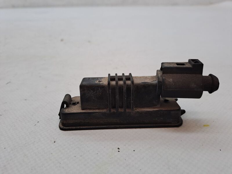 Support de plaque d'immatriculation VOLKSWAGEN PASSAT VARIANT (3C5) 2.0 TDI Diesel - 1
