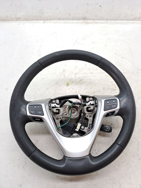 Volant TOYOTA VERSO-S Essence - 1
