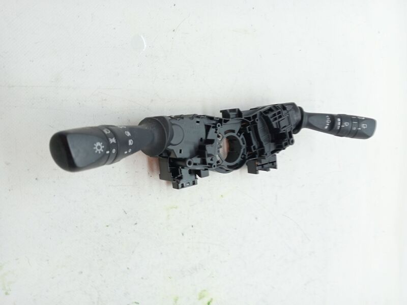Commande autoradio TOYOTA AURIS 1.4 Turbodiesel CAT Diesel - 1