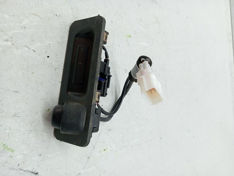 Poignee porte coffre HYUNDAI I20 ACTIVE Essence - 1
