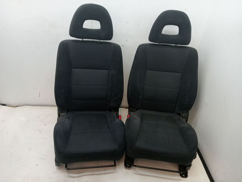 Support siege droit MITSUBISHI MONTERO (V60/V70) 3.2 DI-D Avance Diesel - 1