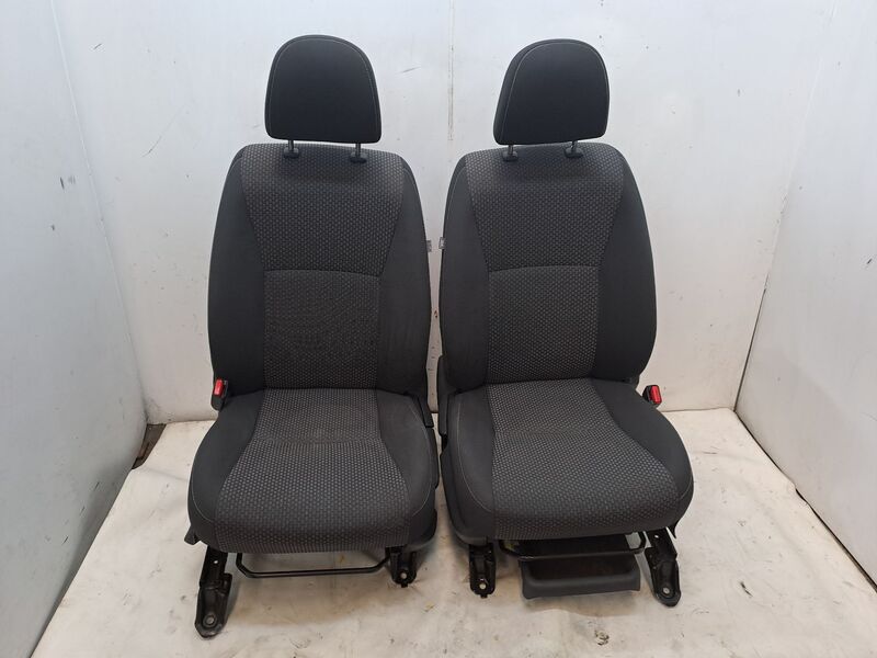 Support siege droit TOYOTA VERSO-S Essence - 1