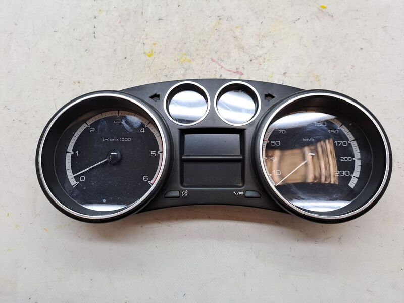 Compteur PEUGEOT 308 SW Confort Diesel - 1